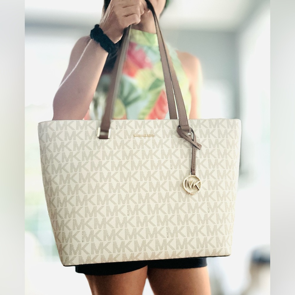 NWT authentic Michael Kors large Savannah tote bag